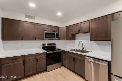 712 W Limberlost Dr #16, Tucson, AZ 85705