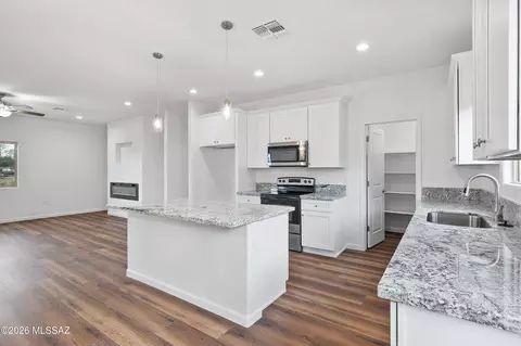 Kitchen - 3180 E Andrada Rd, Vail, AZ 85641 photo 1 of 6
