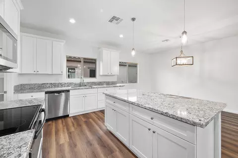 Kitchen - 3180 E Andrada Rd, Vail, AZ 85641 photo 5 of 6
