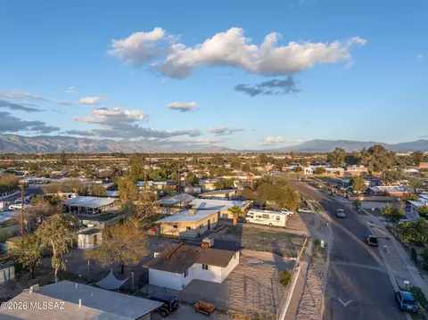 View/Area - 2103 E 33rd St, Tucson, AZ 85713 photo 3 of 3