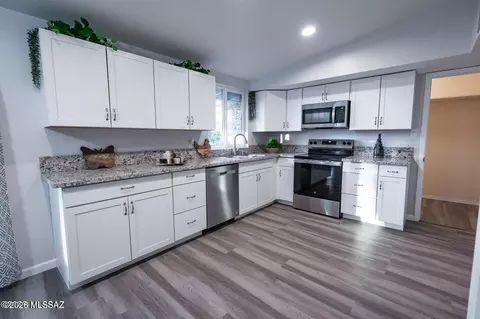 7122 Eastland St, Tucson, AZ 85710