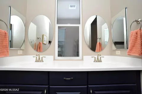 Bath - 10560 E Pinal Vis, Tucson, AZ 85730 photo 5 of 9