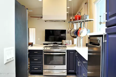 Kitchen - 10560 E Pinal Vis, Tucson, AZ 85730 photo 6 of 9
