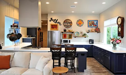 Kitchen - 10560 E Pinal Vis, Tucson, AZ 85730 photo 7 of 9