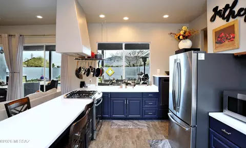 Kitchen - 10560 E Pinal Vis, Tucson, AZ 85730 photo 4 of 9