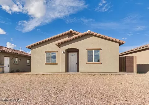Exterior - 31 Elm St, Tucson, AZ 85705 photo 1 of 5