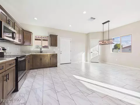 Kitchen - 31 Elm St, Tucson, AZ 85705 photo 2 of 4