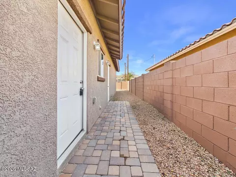 Exterior - 31 Elm St, Tucson, AZ 85705 photo 3 of 5