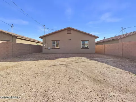 Exterior - 31 Elm St, Tucson, AZ 85705 photo 4 of 5