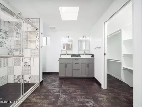 Bath - 4033 E 3rd St, Tucson, AZ 85711 photo 3 of 4