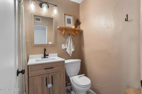 Bath - 316 E Lester St, Tucson, AZ 85705 photo 3 of 4