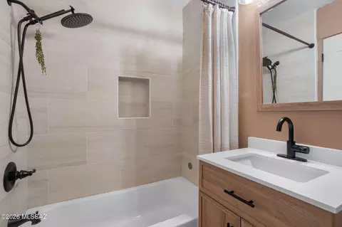 Bath - 316 E Lester St, Tucson, AZ 85705 photo 4 of 4