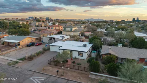 View/Area - 316 E Lester St, Tucson, AZ 85705 photo 2 of 7