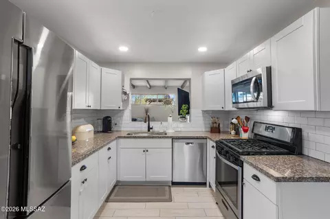 Kitchen - 316 E Lester St, Tucson, AZ 85705 photo 2 of 4