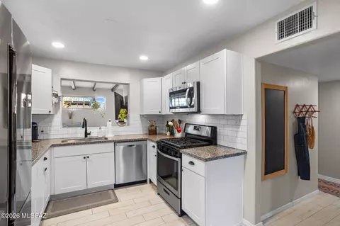 Kitchen - 316 E Lester St, Tucson, AZ 85705 photo 3 of 4