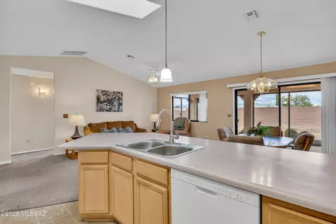 Kitchen - 7259 E Maritime Dr, Tucson, AZ 85756 photo 4 of 5