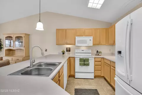 Kitchen - 7259 E Maritime Dr, Tucson, AZ 85756 photo 3 of 5
