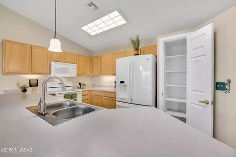 Kitchen - 7259 E Maritime Dr, Tucson, AZ 85756 photo 5 of 5