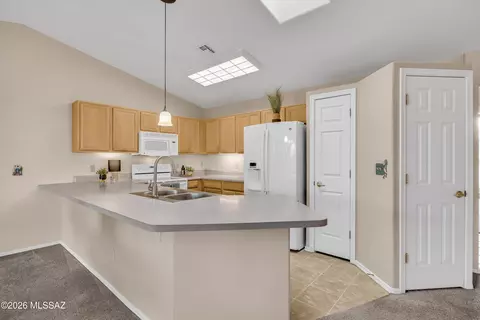 Kitchen - 7259 E Maritime Dr, Tucson, AZ 85756 photo 2 of 5
