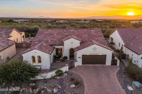 2272 E Madera Plateau Dr, Green Valley, AZ 85614
