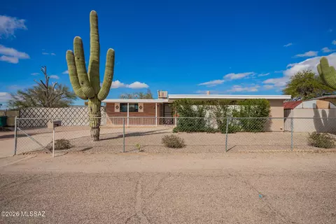 6632 W Camino Pizarro, Tucson, AZ 85757