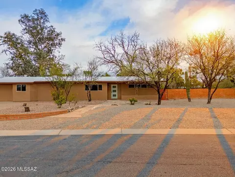 6821 E Nasumpta Dr, Tucson, AZ 85715