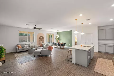 8796 E Stone Meadow Cir, Tucson, AZ 85730