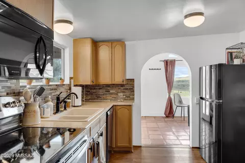Kitchen - 419 Elgin Rd, Elgin, AZ 85611 photo 3 of 4