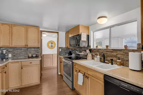 Kitchen - 419 Elgin Rd, Elgin, AZ 85611 photo 2 of 4
