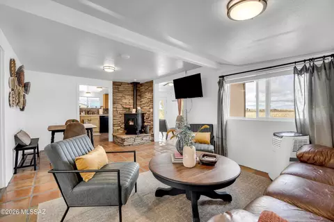 Living - 419 Elgin Rd, Elgin, AZ 85611 photo 3 of 3