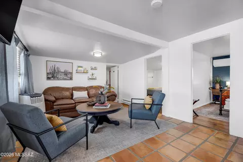 Living - 419 Elgin Rd, Elgin, AZ 85611 photo 1 of 3