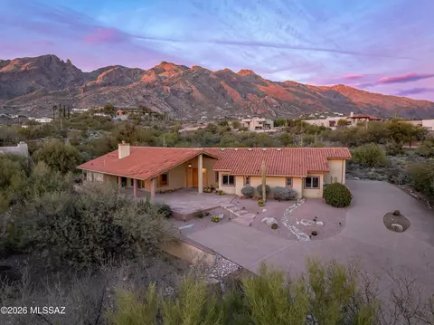 6310 N Cadena De Montanas, Tucson, AZ 85718