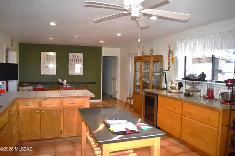 Kitchen - 3760 W Valley View Ln, Willcox, AZ 85643 photo 4 of 6