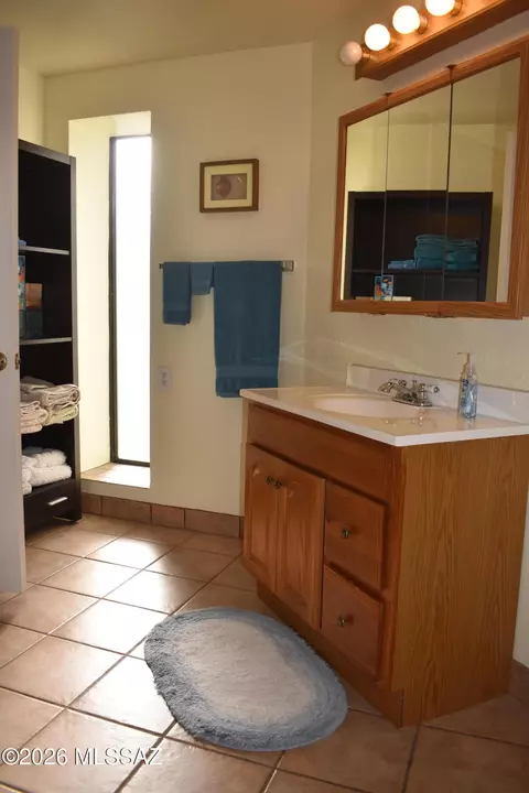 Bath - 3760 W Valley View Ln, Willcox, AZ 85643 photo 4 of 4