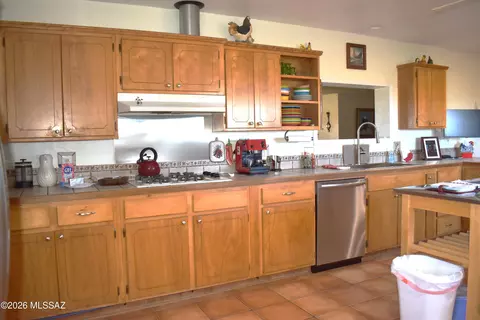 Kitchen - 3760 W Valley View Ln, Willcox, AZ 85643 photo 3 of 6