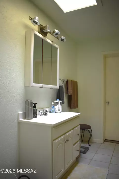 Bath - 3760 W Valley View Ln, Willcox, AZ 85643 photo 1 of 4