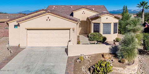 566 N Feke Ct, Green Valley, AZ 85614