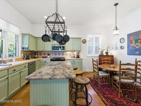 Kitchen - 10394 E Seven Generations Way, Tucson, AZ 85747 photo 6 of 7