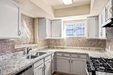 3249 E 25th St, Tucson, AZ 85713