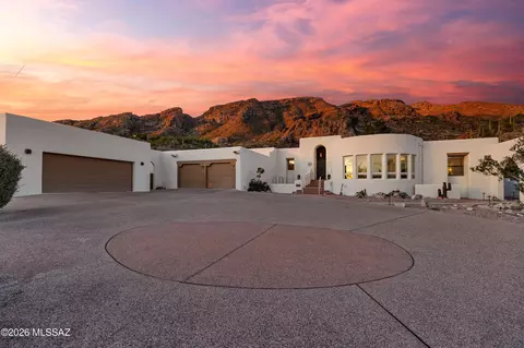 4911 E Oakmont Dr, Tucson, AZ 85718