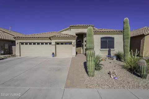 8133 N High Branch Dr W, Tucson, AZ 85743