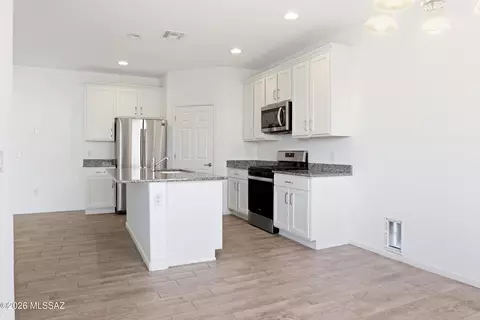 Kitchen - 9785 E Copper Glance Trl, Tucson, AZ 85747 photo 2 of 3
