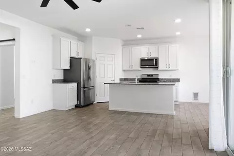 Kitchen - 9785 E Copper Glance Trl, Tucson, AZ 85747 photo 3 of 3