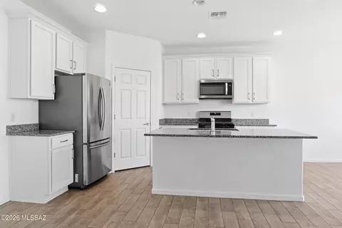 Kitchen - 9785 E Copper Glance Trl, Tucson, AZ 85747 photo 1 of 3