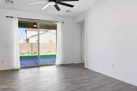 Living - 9785 E Copper Glance Trl, Tucson, AZ 85747 photo 2 of 4