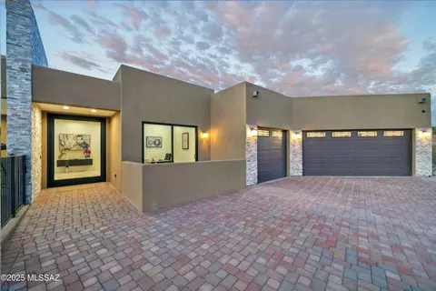 3861 N River Hills Dr, Tucson, AZ 85750