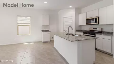 Entry Way - 1084 S Chatfield Ave, Vail, AZ 85641 photo 7 of 27