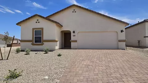 854 N Astronomer Ln, Green Valley, AZ 85614