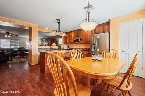 Dining - 13655 E Shadow Pines Ln, Vail, AZ 85641 photo 4 of 4