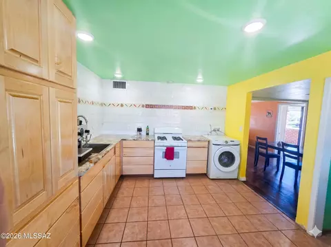 Kitchen - 3866 Edison Pl, Tucson, AZ 85716 photo 2 of 3